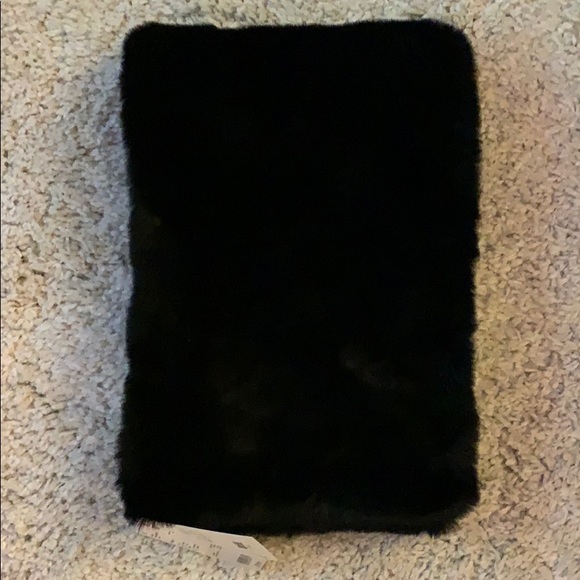 COPY - NWT - UNIQLO Faux Fur Scarf/Neck Wrap - Picture 4 of 7